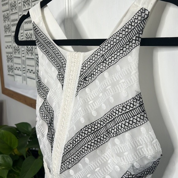 NWT very pretty -  Adelyn Rae Crossback Dress, black and white, size MEDIUM - Picture 5 of 7